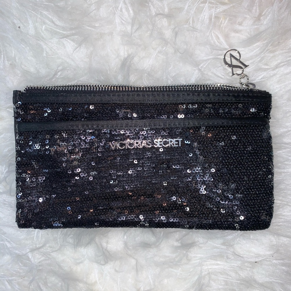 🌻OFFERS?🌻 Victoria secret change purse